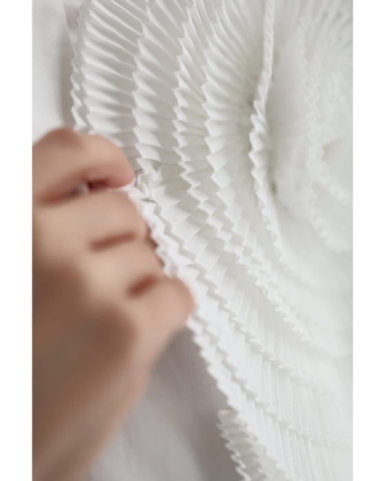 ロゼット風の花咲くフィッシュテールシャツトップス