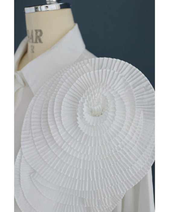 ロゼット風の花咲くフィッシュテールシャツトップス