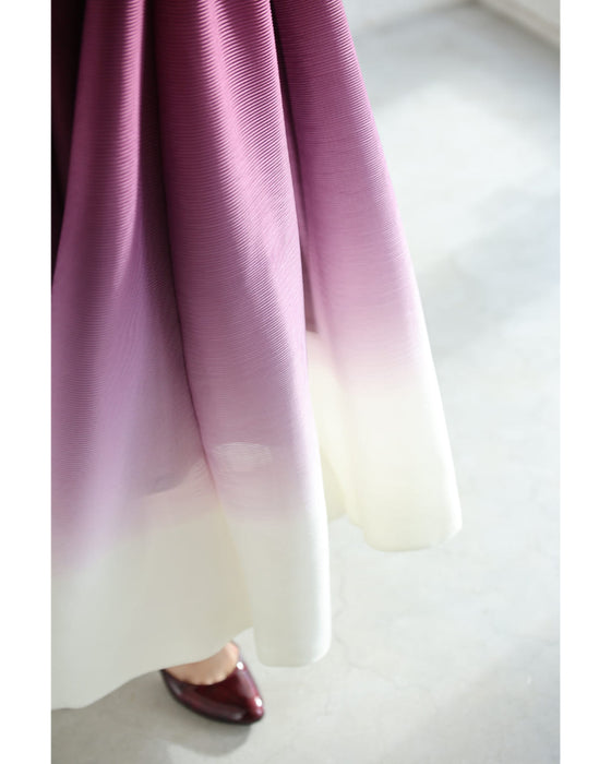 ふんわりシルエットのオーキッドロングワンピース