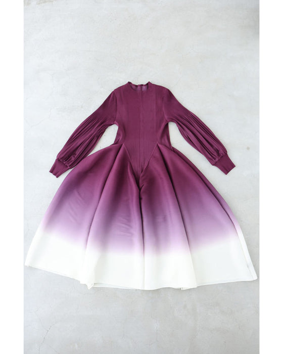 ふんわりシルエットのオーキッドロングワンピース