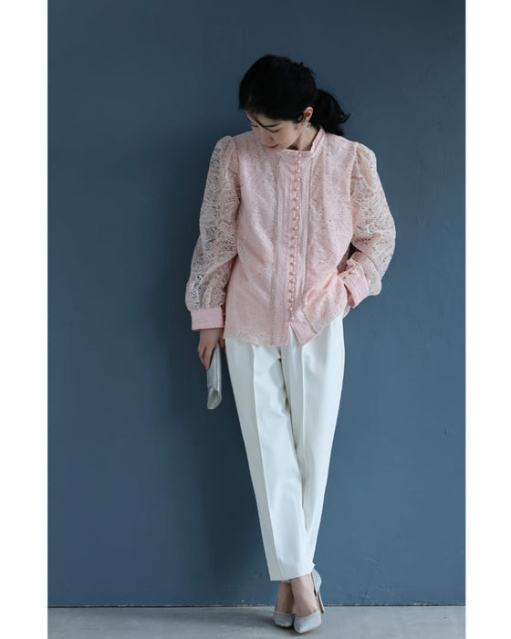 パウダリーピンクの華やぎ刺繍ブラウストップス