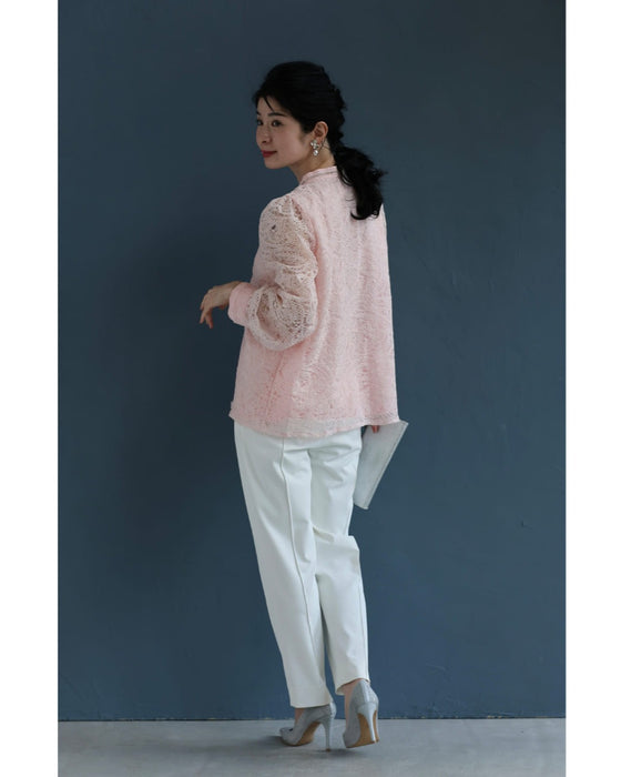 パウダリーピンクの華やぎ刺繍ブラウストップス