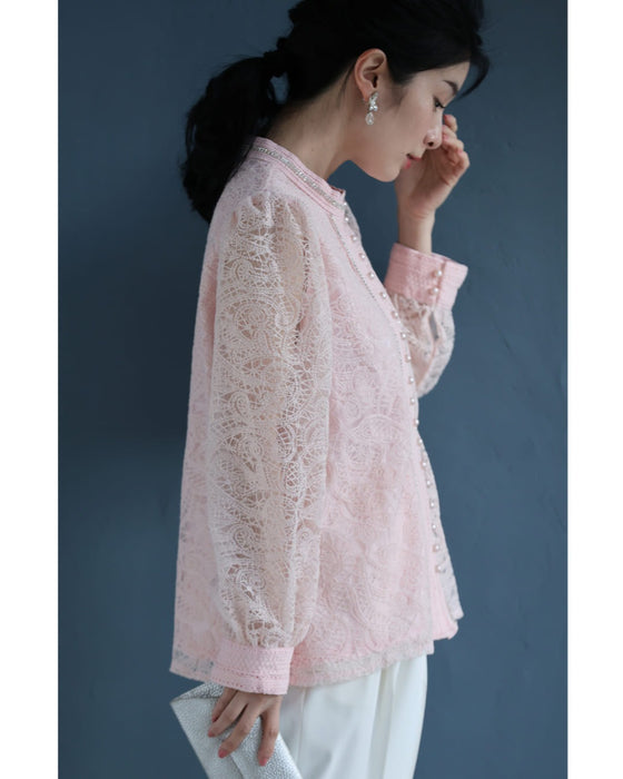 パウダリーピンクの華やぎ刺繍ブラウストップス