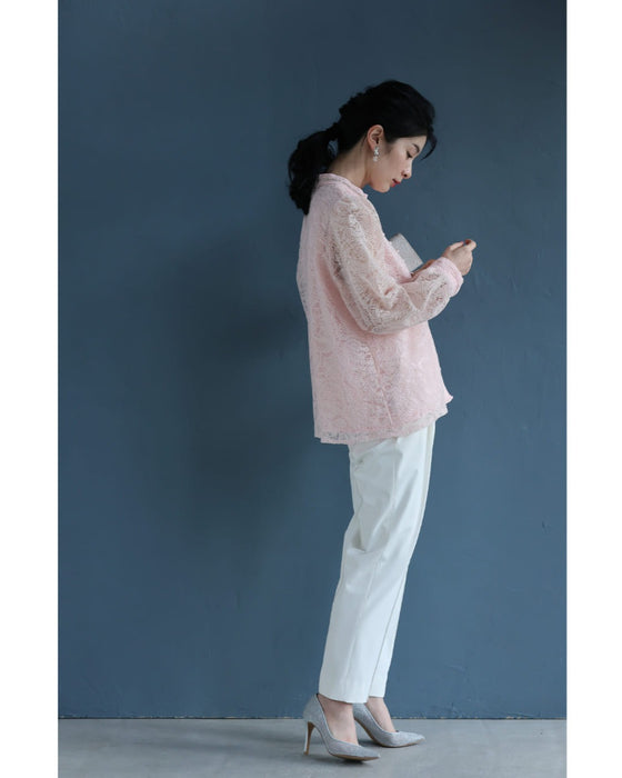 パウダリーピンクの華やぎ刺繍ブラウストップス