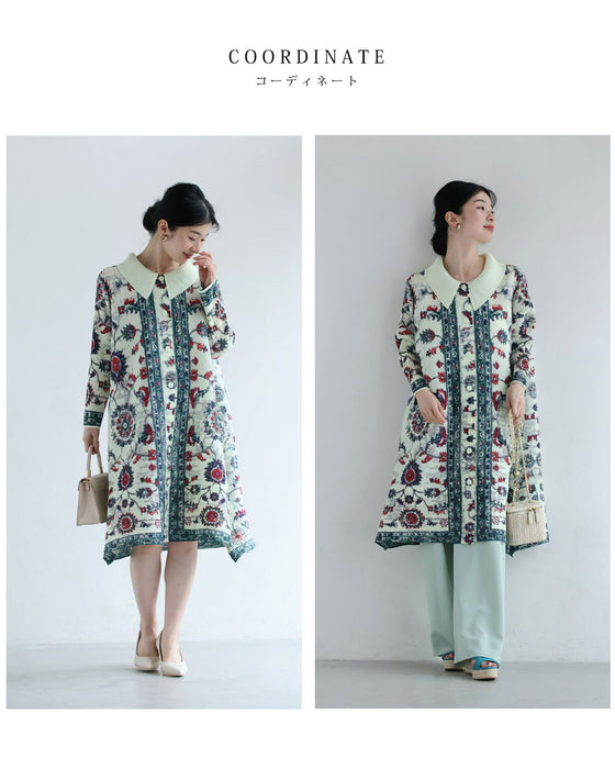 赤が映えるスカーフ柄アコーディオンプリーツミディアムワンピース