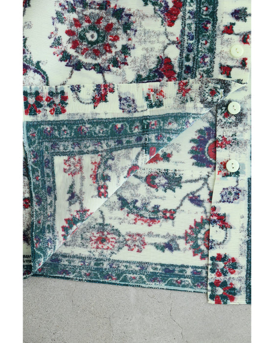 赤が映えるスカーフ柄アコーディオンプリーツミディアムワンピース