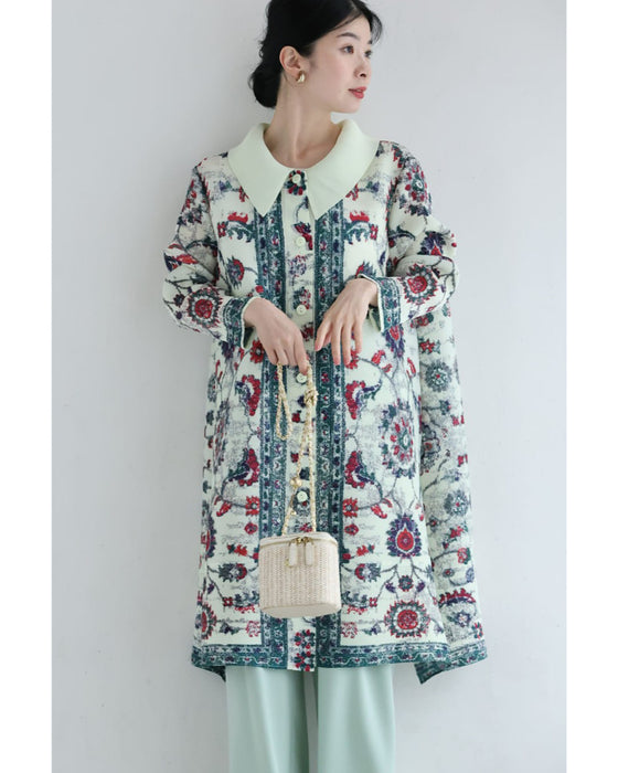 赤が映えるスカーフ柄アコーディオンプリーツミディアムワンピース