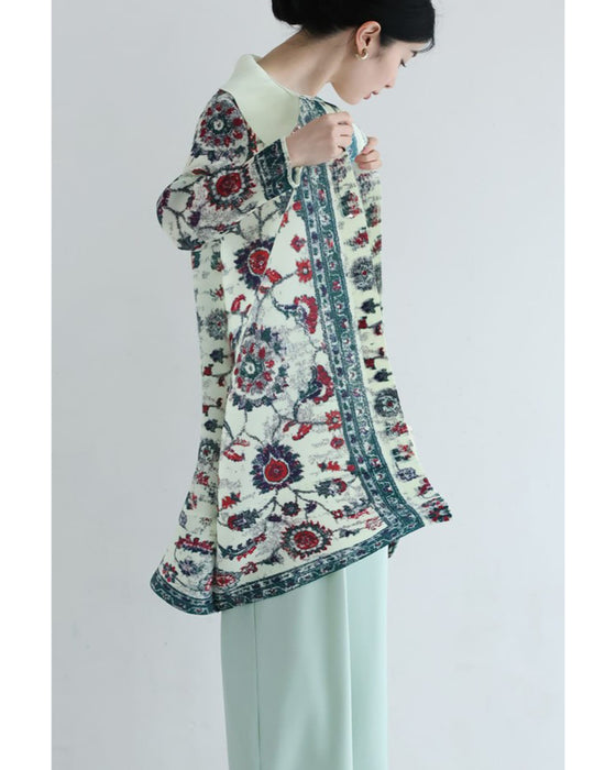 赤が映えるスカーフ柄アコーディオンプリーツミディアムワンピース