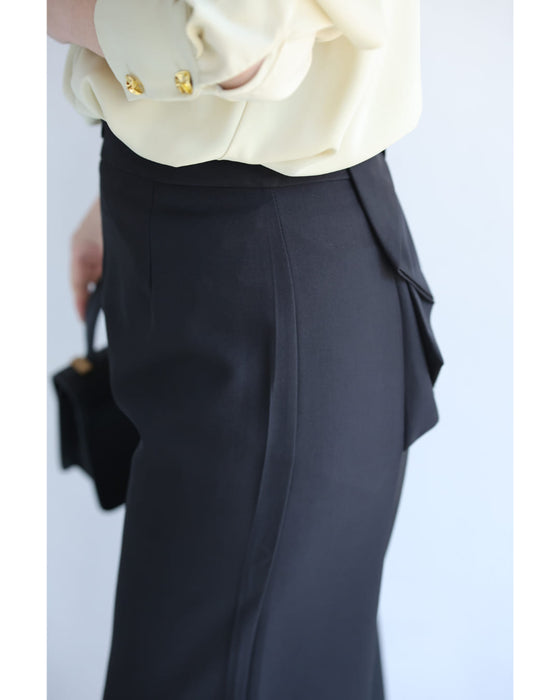 バックリボンのすっきりシルエットパンツ