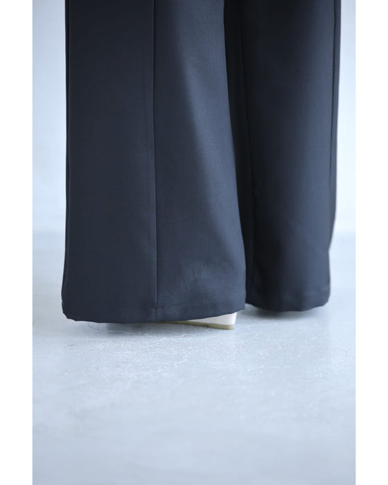 バックリボンのすっきりシルエットパンツ