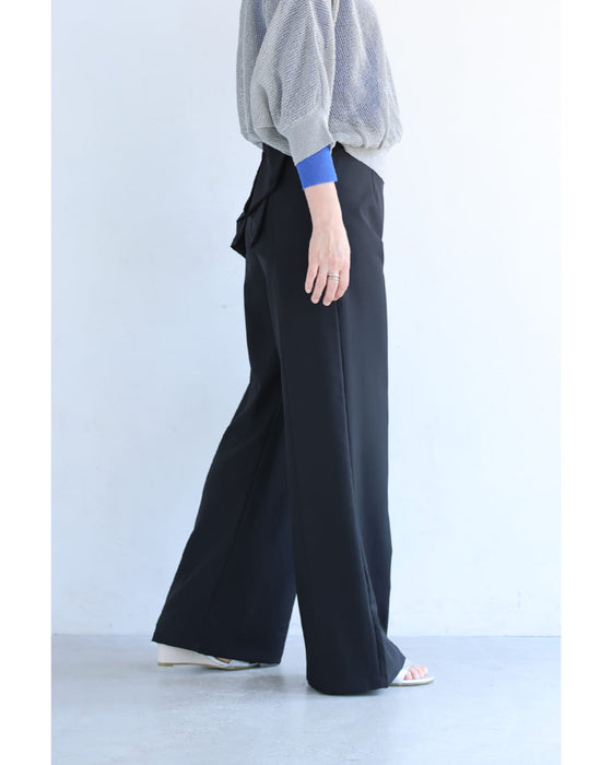 バックリボンのすっきりシルエットパンツ