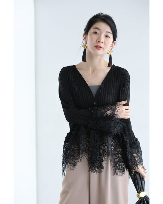 細やかに浮かぶランダム裾レースのプリーツカーディガン