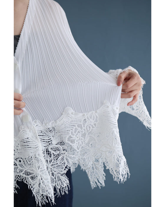 細やかに浮かぶランダム裾レースのプリーツカーディガン