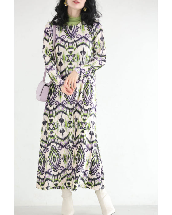 色で魅せるエスニック柄ベロア調ロングワンピース