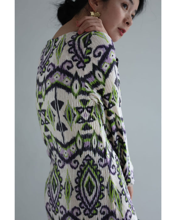 色で魅せるエスニック柄ベロア調ロングワンピース