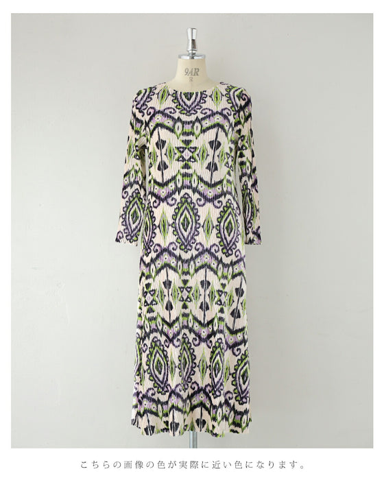 色で魅せるエスニック柄ベロア調ロングワンピース