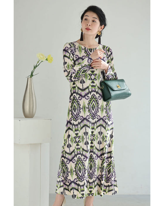 色で魅せるエスニック柄ベロア調ロングワンピース