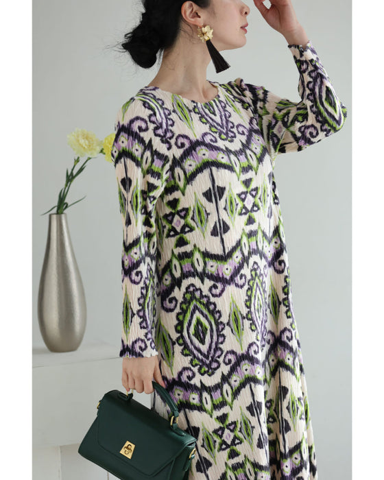 色で魅せるエスニック柄ベロア調ロングワンピース