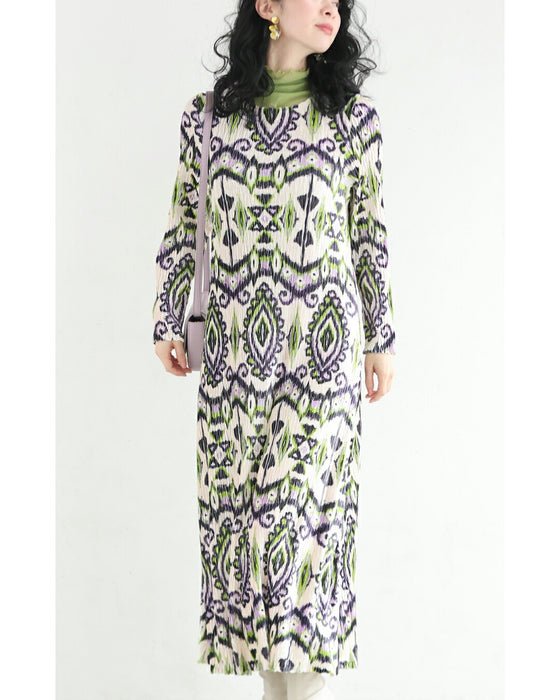 色で魅せるエスニック柄ベロア調ロングワンピース