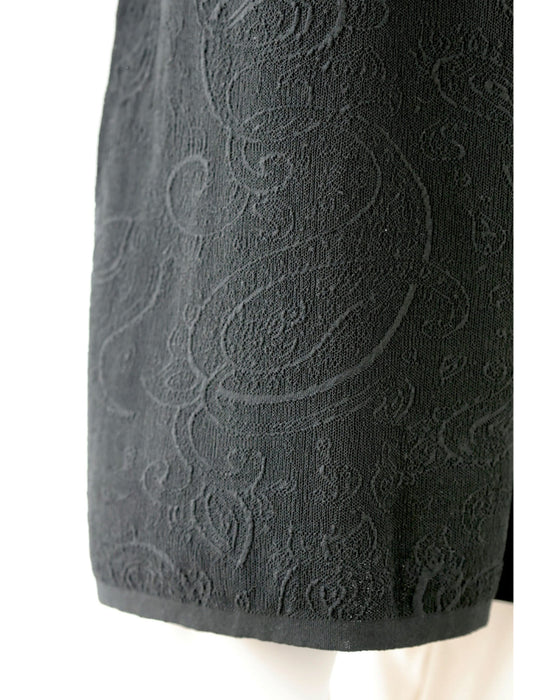 スパンコールの花咲くニットミディアムワンピース