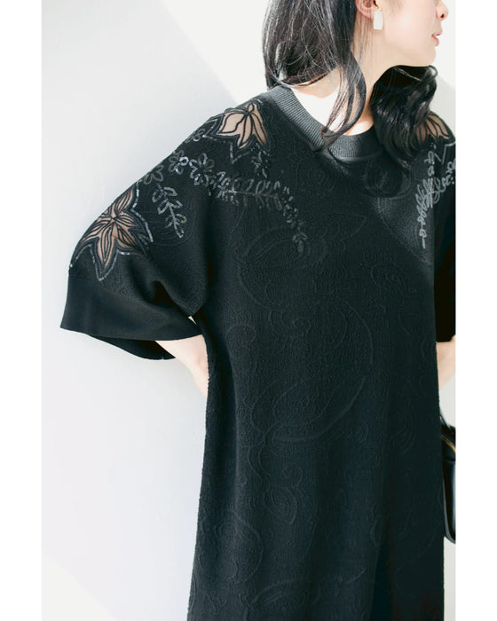 スパンコールの花咲くニットミディアムワンピース