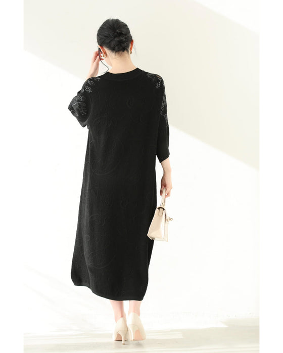 スパンコールの花咲くニットミディアムワンピース