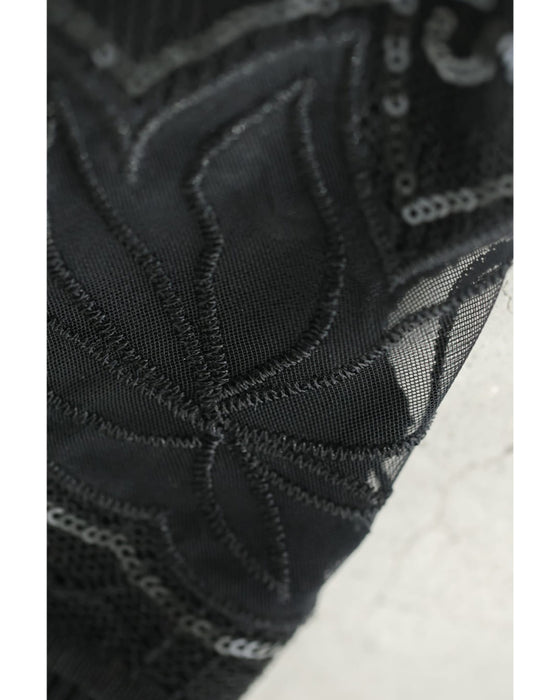 スパンコールの花咲くニットミディアムワンピース