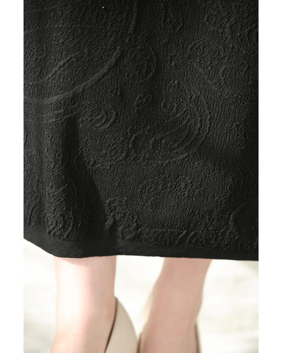 スパンコールの花咲くニットミディアムワンピース