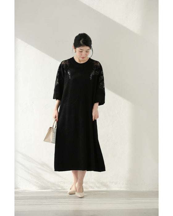 スパンコールの花咲くニットミディアムワンピース