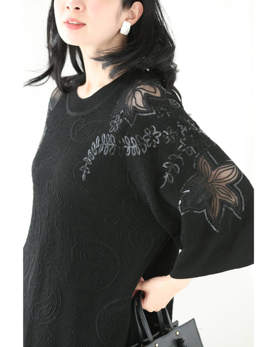 スパンコールの花咲くニットミディアムワンピース