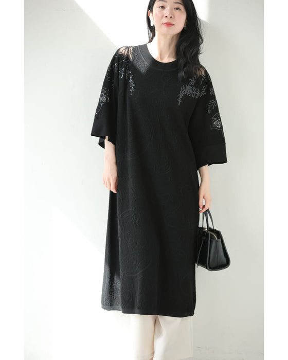 スパンコールの花咲くニットミディアムワンピース