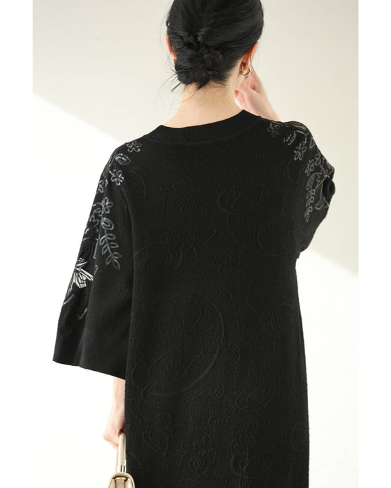 スパンコールの花咲くニットミディアムワンピース