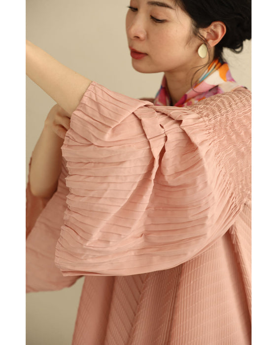 変形タック袖のゆるやかプリーツミディアムワンピース