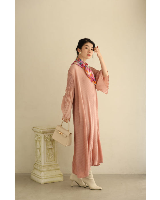 変形タック袖のゆるやかプリーツミディアムワンピース