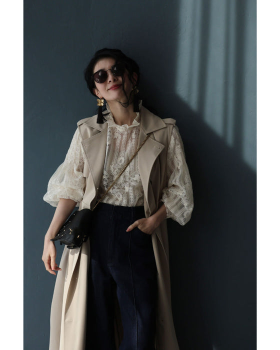 肌に美しく浮かび上がる装飾刺繍シアーブラウストップス