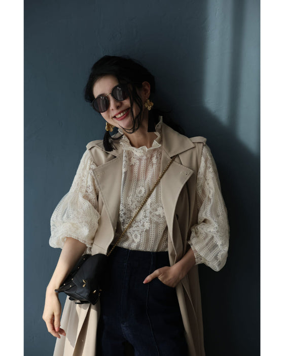 肌に美しく浮かび上がる装飾刺繍シアーブラウストップス