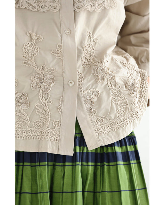 レリーフレースと刺繍浮かぶシャツトップス