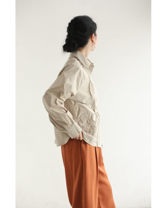 レリーフレースと刺繍浮かぶシャツトップス