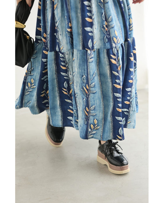 葉っぱを描いたデニム風プリントミディアムスカート