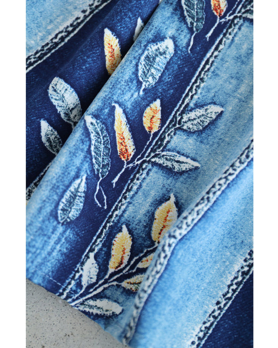 葉っぱを描いたデニム風プリントミディアムスカート