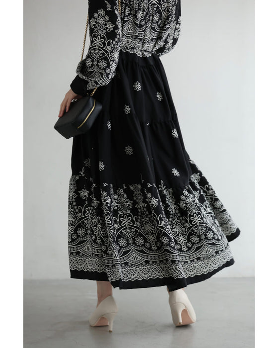 装飾柄ティアードミディアムワンピース（紐リボン付き）