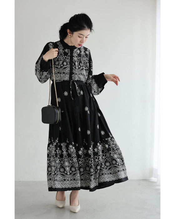 装飾柄ティアードミディアムワンピース（紐リボン付き）