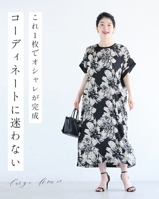 エレガントな大輪の花咲くロングワンピース
