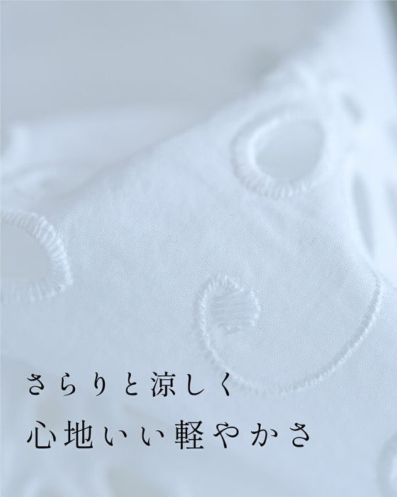 ぐるり囲むパンチングレースブラウストップス