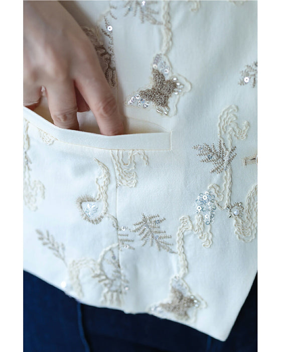 煌めくスパンコールの蝶々刺繍ベスト