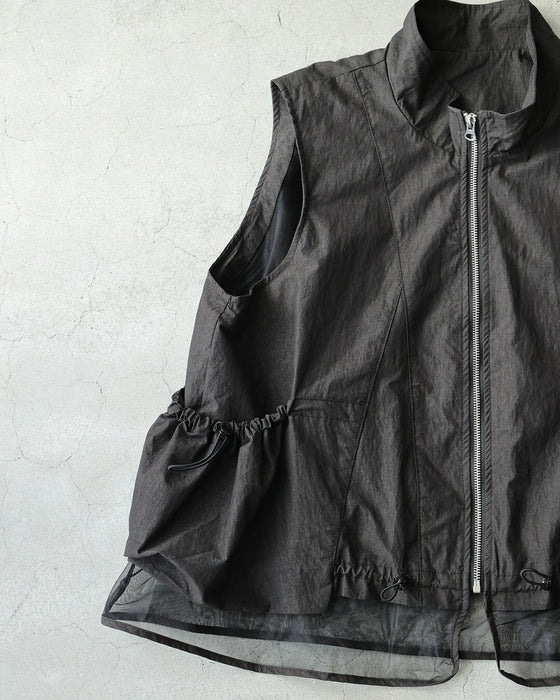 ふわっと軽量 立体フォルムベスト