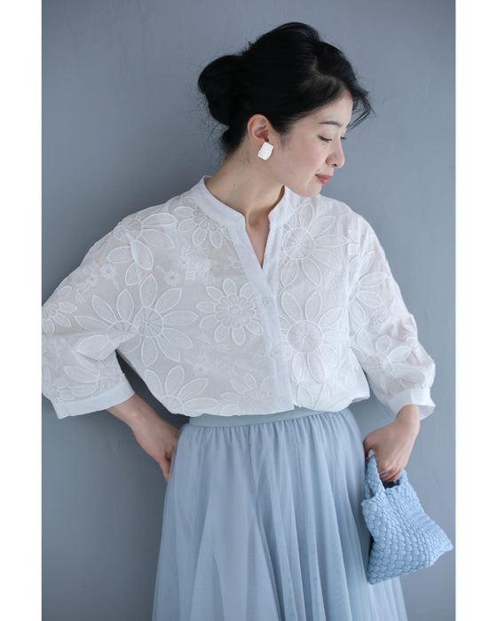 大輪の花刺繍咲くスキッパーネックブラウストップス