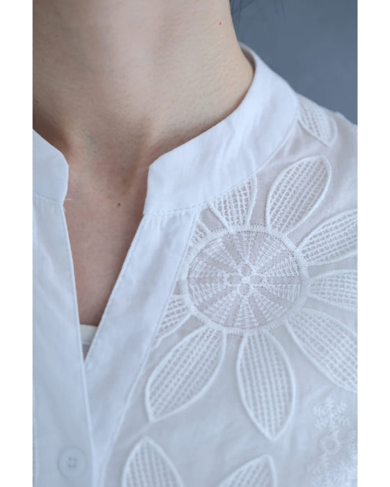 大輪の花刺繍咲くスキッパーネックブラウストップス