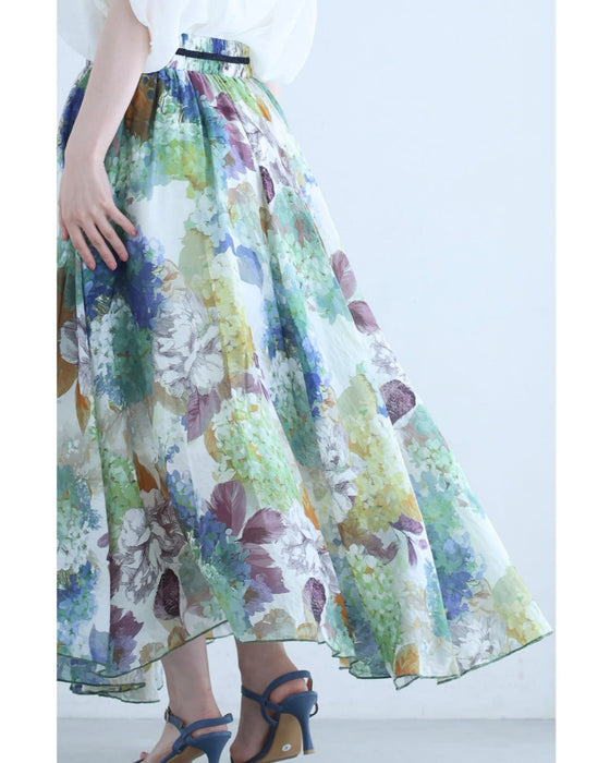 たっぷり広がるアートな花画ロングスカート