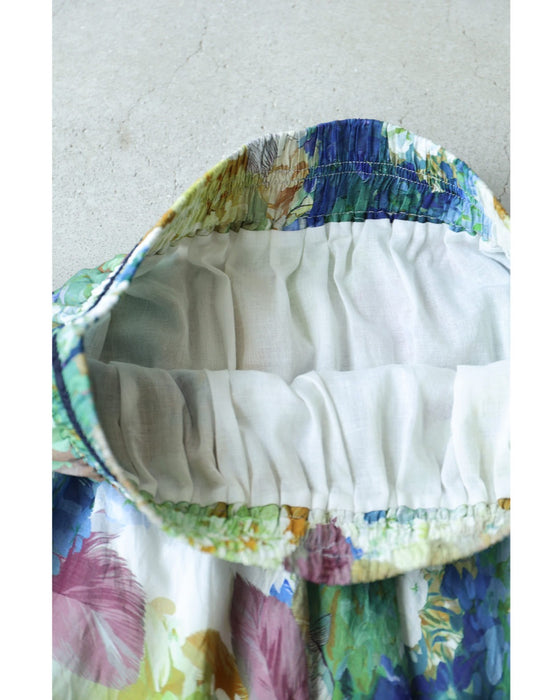 たっぷり広がるアートな花画ロングスカート